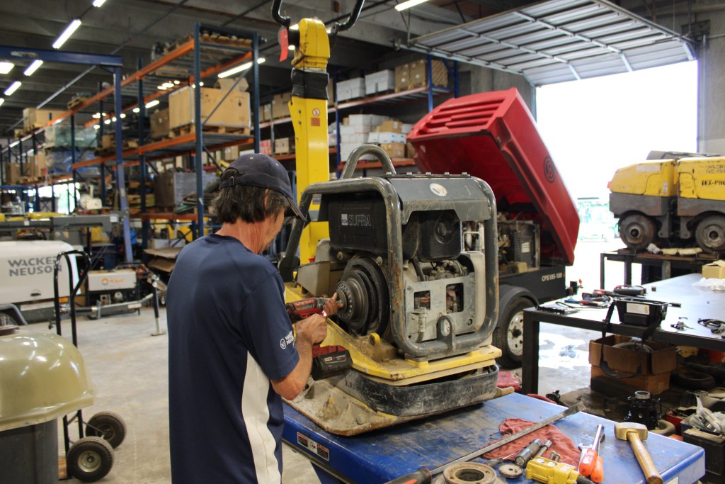 Expert service technician of texpro equipment repairing medium construction equipment (compactor) under texpro authorized service program