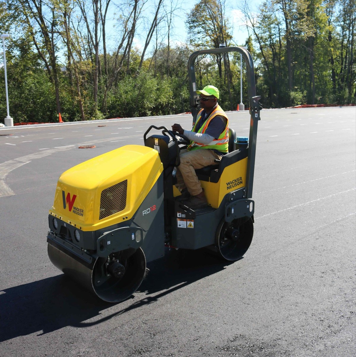 Wacker Neuson R 12 Wacker Neuson RD12 Tandem Roller: Features, Specs, and Buying Guide