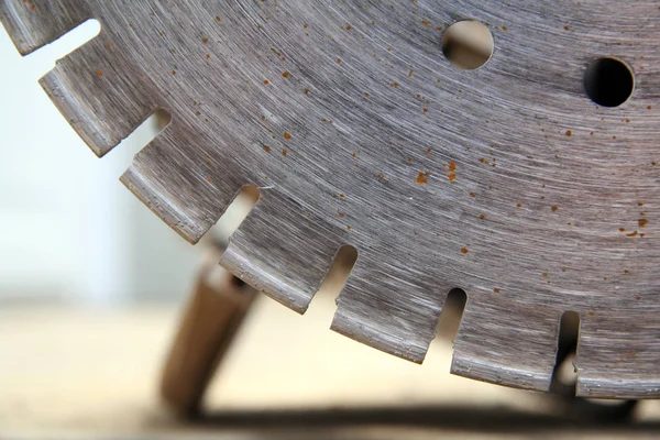 zoom in concrete saw blade